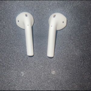 Apple AirPods 2nd Gen with case